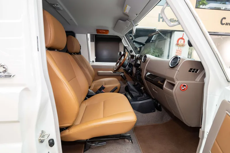 Toyota Land Cruiser 70 Series 2022 4.0L Manual Four-wheel drive 5 seat parallel import exterior photo 9 Toyota Land Cruiser 70 Series 2022 4.0L Manual Four-wheel drive 5 seat parallel import exterior photo 9