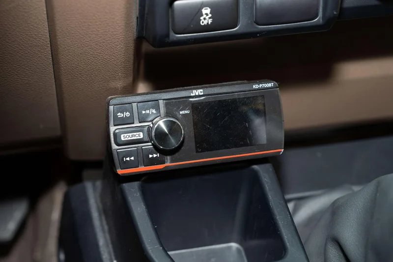 Toyota Land Cruiser 70 Series 2022 4.0L Manual Four-wheel drive 5 seat parallel import interior photo 15 Toyota Land Cruiser 70 Series 2022 4.0L Manual Four-wheel drive 5 seat parallel import interior photo 15