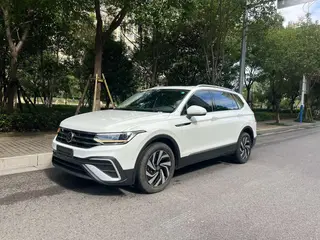 Volkswagen Tiguan L 2023 300TSI Version intelligente à deux roues motrices