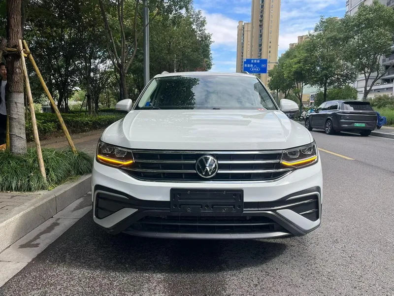 Volkswagen Tiguan L 2023 300TSI Version intelligente à deux roues motrices extérieur photo 2 Volkswagen Tiguan L 2023 300TSI Version intelligente à deux roues motrices extérieur photo 2