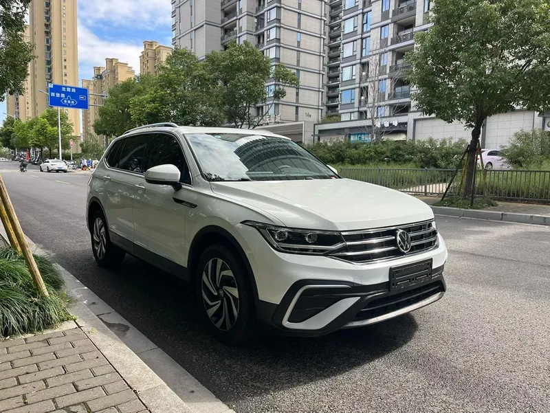 Volkswagen Tiguan L 2023 300TSI Version intelligente à deux roues motrices extérieur photo 3 Volkswagen Tiguan L 2023 300TSI Version intelligente à deux roues motrices extérieur photo 3