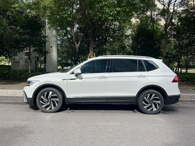 Volkswagen Tiguan L 2023 300TSI Version intelligente à deux roues motrices extérieur photo 4 Volkswagen Tiguan L 2023 300TSI Version intelligente à deux roues motrices extérieur photo 4