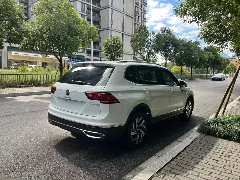 Volkswagen Tiguan L 2023 300TSI Version intelligente à deux roues motrices intérieur photo 6 Volkswagen Tiguan L 2023 300TSI Version intelligente à deux roues motrices intérieur photo 6