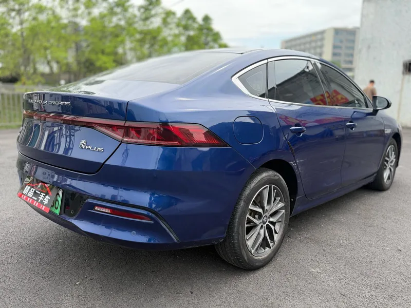 BYD Qin PLUS 2021 DM-i 55KM Flagship exterior photo 6