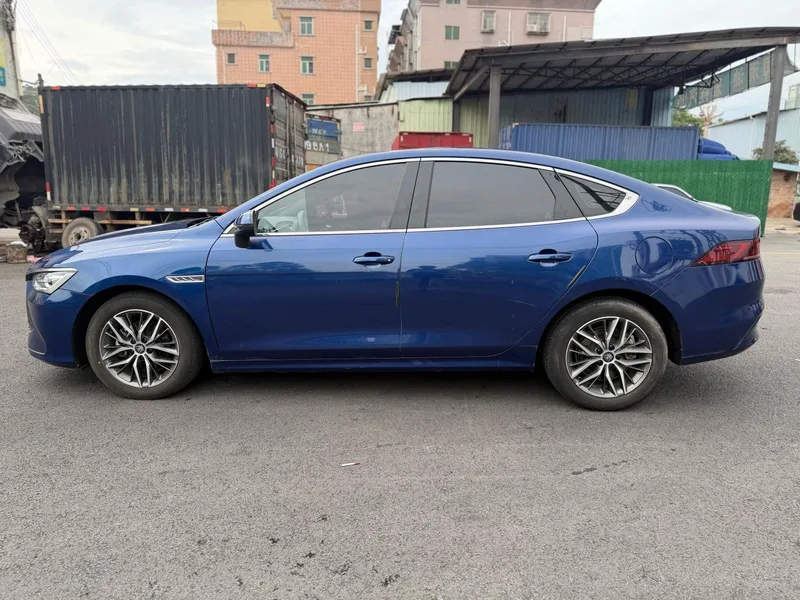 BYD Qin PLUS 2021 DM-i 55KM Flagship exterior photo 8