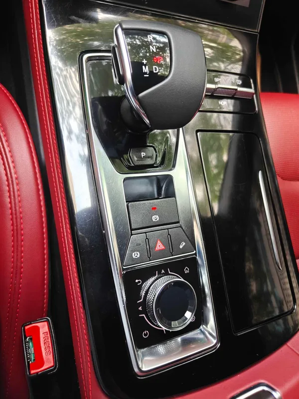 Jetour X70 PLUS 2022 1.6T DCT ground Pro 7 seat interior photo 12 Jetour X70 PLUS 2022 1.6T DCT ground Pro 7 seat interior photo 12