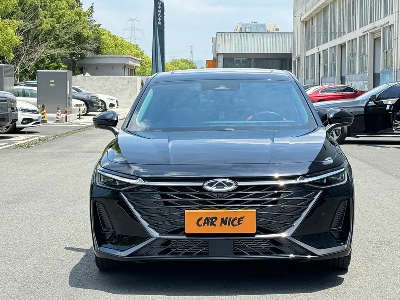 Chery Arrizo 8 2025 2.0T DCT La force extérieur photo 2 Chery Arrizo 8 2025 2.0T DCT La force extérieur photo 2