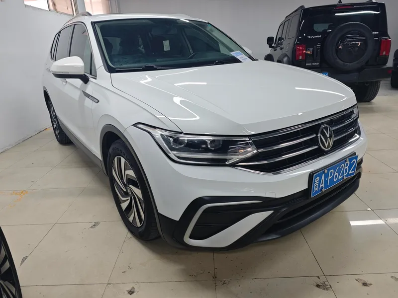 Volkswagen Tiguan L 2023 300TSI Versión de disfrute inteligente con tracción en dos ruedas exterior foto 4