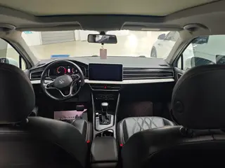 Volkswagen Tiguan L 2023 300TSI Versión de disfrute inteligente con tracción en dos ruedas interior foto 8
