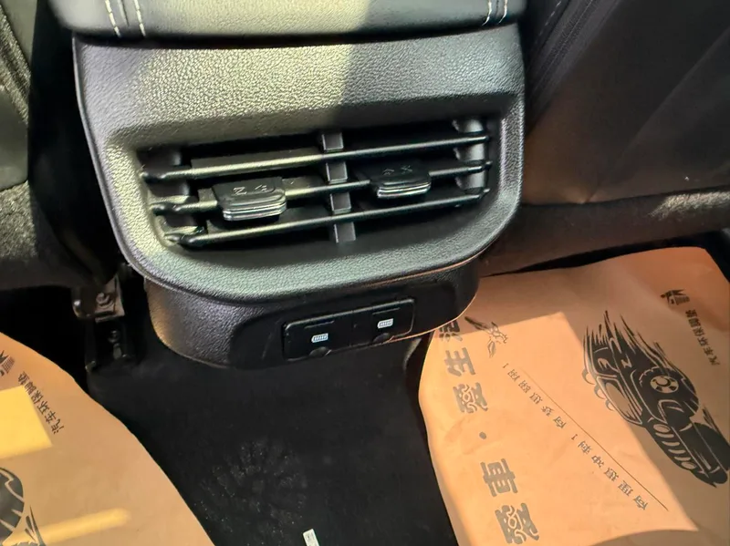 Haval H6 2021 Tercera generación 2.0T Tracción a las cuatro ruedas automática Max Edición interior foto 10 Haval H6 2021 Tercera generación 2.0T Tracción a las cuatro ruedas automática Max Edición interior foto 10