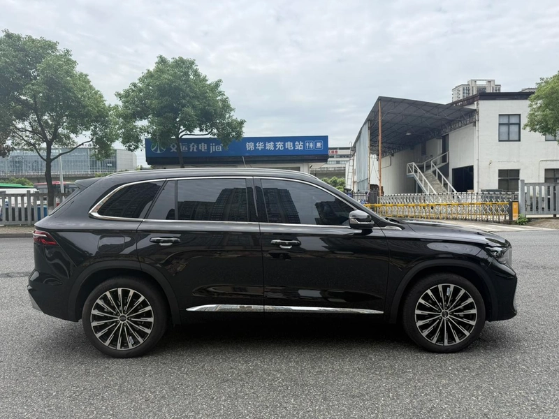 Geely Monjaro 2026 2.0TD Высокая работа автоматически с двумя приводами экстерьер фото 4 Geely Monjaro 2026 2.0TD Высокая работа автоматически с двумя приводами экстерьер фото 4