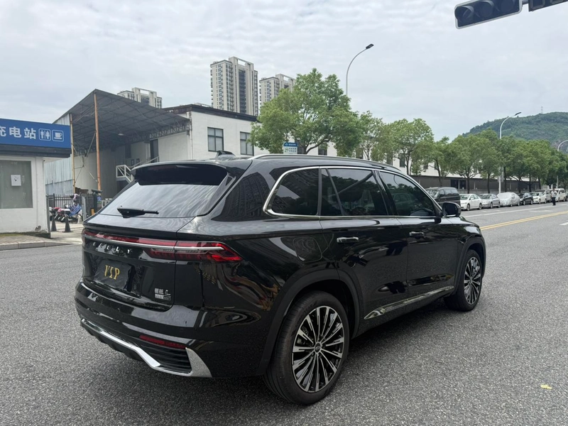 Geely Monjaro 2026 2.0TD Высокая работа автоматически с двумя приводами экстерьер фото 5 Geely Monjaro 2026 2.0TD Высокая работа автоматически с двумя приводами экстерьер фото 5
