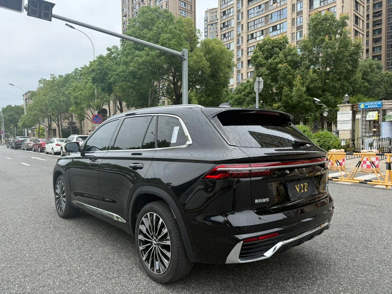 Geely Monjaro 2026 2.0TD Высокая работа автоматически с двумя приводами экстерьер фото 7 Geely Monjaro 2026 2.0TD Высокая работа автоматически с двумя приводами экстерьер фото 7