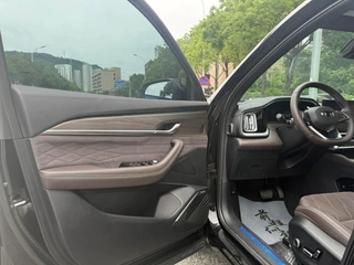 Geely Monjaro 2026 2.0TD Высокая работа автоматически с двумя приводами экстерьер фото 9 Geely Monjaro 2026 2.0TD Высокая работа автоматически с двумя приводами экстерьер фото 9