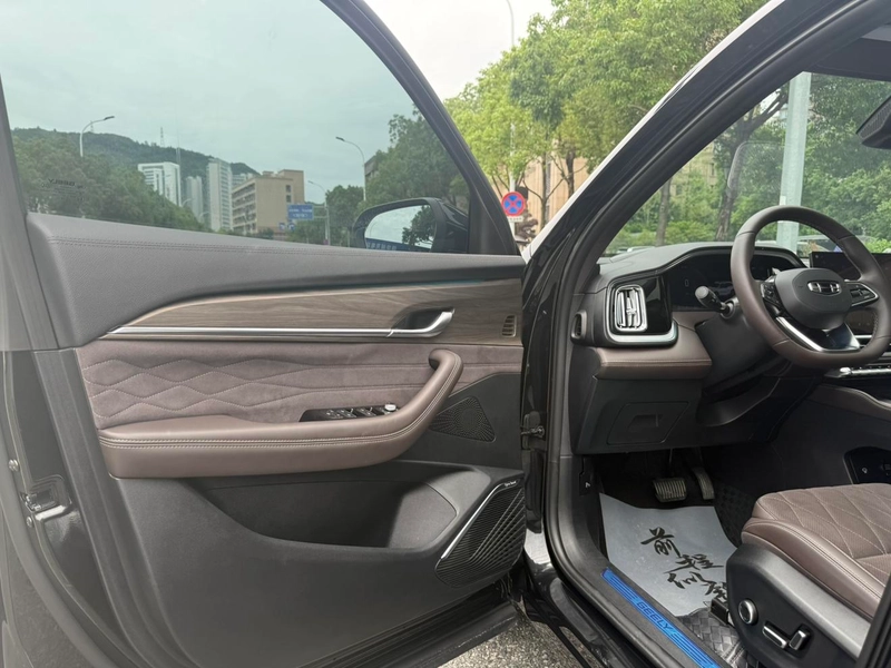 Geely Monjaro 2026 2.0TD Высокая работа автоматически с двумя приводами экстерьер фото 9 Geely Monjaro 2026 2.0TD Высокая работа автоматически с двумя приводами экстерьер фото 9