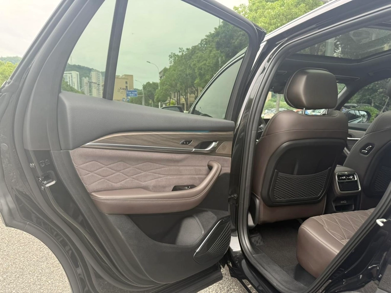 Geely Monjaro 2026 2.0TD Высокая работа автоматически с двумя приводами интерьер фото 12 Geely Monjaro 2026 2.0TD Высокая работа автоматически с двумя приводами интерьер фото 12