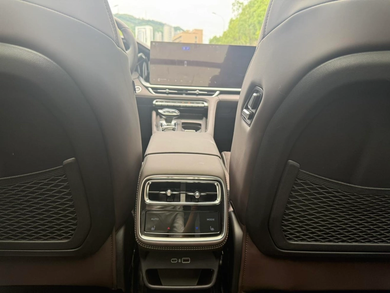 Geely Monjaro 2026 2.0TD Высокая работа автоматически с двумя приводами интерьер фото 13 Geely Monjaro 2026 2.0TD Высокая работа автоматически с двумя приводами интерьер фото 13