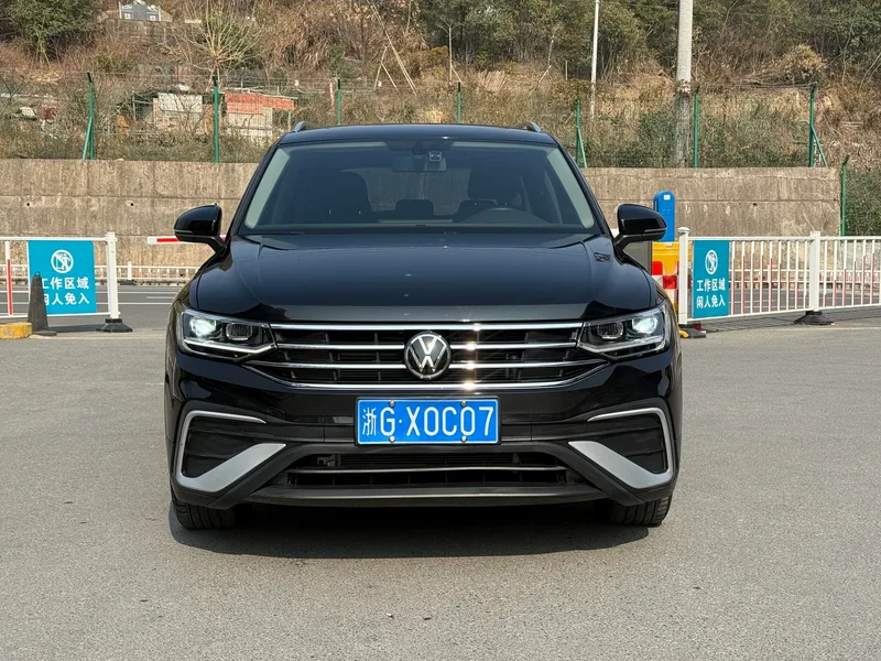 Volkswagen Tiguan L 2023 330TSI Versión de disfrute inteligente con tracción en dos ruedas exterior foto 2 Volkswagen Tiguan L 2023 330TSI Versión de disfrute inteligente con tracción en dos ruedas exterior foto 2
