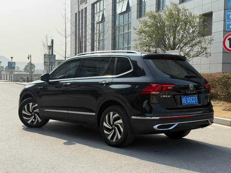 Volkswagen Tiguan L 2023 330TSI Versión de disfrute inteligente con tracción en dos ruedas exterior foto 4 Volkswagen Tiguan L 2023 330TSI Versión de disfrute inteligente con tracción en dos ruedas exterior foto 4