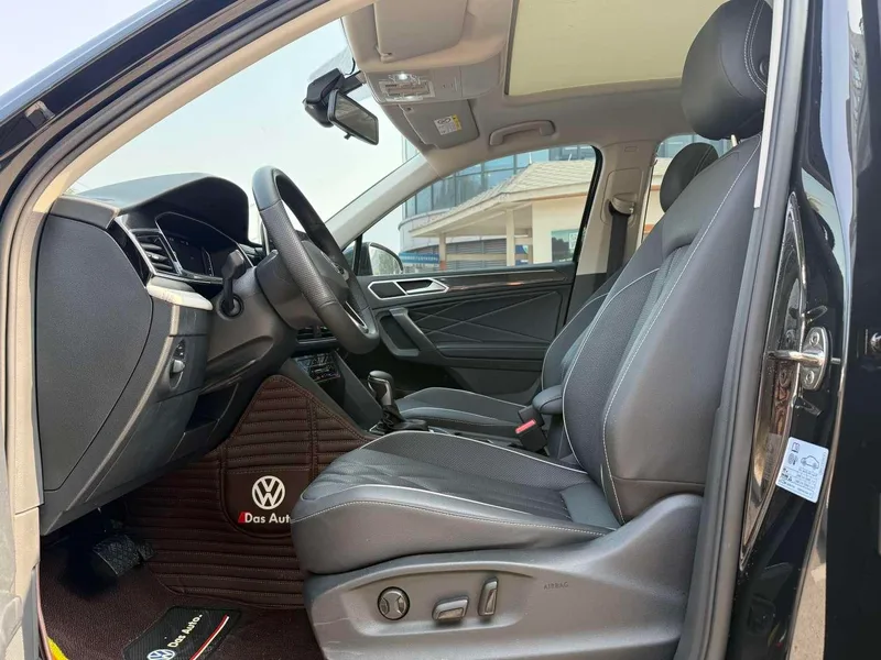 Volkswagen Tiguan L 2023 330TSI Versión de disfrute inteligente con tracción en dos ruedas exterior foto 8 Volkswagen Tiguan L 2023 330TSI Versión de disfrute inteligente con tracción en dos ruedas exterior foto 8