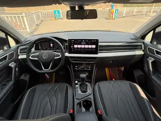 Volkswagen Tiguan L 2023 330TSI Versión de disfrute inteligente con tracción en dos ruedas interior foto 11 Volkswagen Tiguan L 2023 330TSI Versión de disfrute inteligente con tracción en dos ruedas interior foto 11