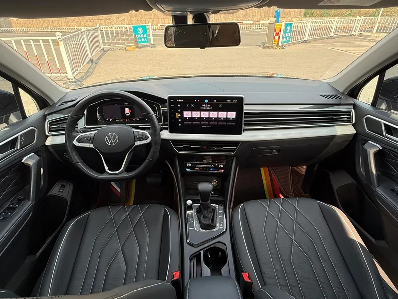 Volkswagen Tiguan L 2023 330TSI Versión de disfrute inteligente con tracción en dos ruedas interior foto 11 Volkswagen Tiguan L 2023 330TSI Versión de disfrute inteligente con tracción en dos ruedas interior foto 11