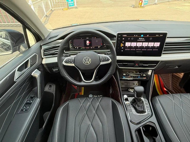 Volkswagen Tiguan L 2023 330TSI Versión de disfrute inteligente con tracción en dos ruedas interior foto 12 Volkswagen Tiguan L 2023 330TSI Versión de disfrute inteligente con tracción en dos ruedas interior foto 12