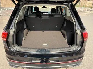 Volkswagen Tiguan L 2023 330TSI Versión de disfrute inteligente con tracción en dos ruedas interior foto 13 Volkswagen Tiguan L 2023 330TSI Versión de disfrute inteligente con tracción en dos ruedas interior foto 13