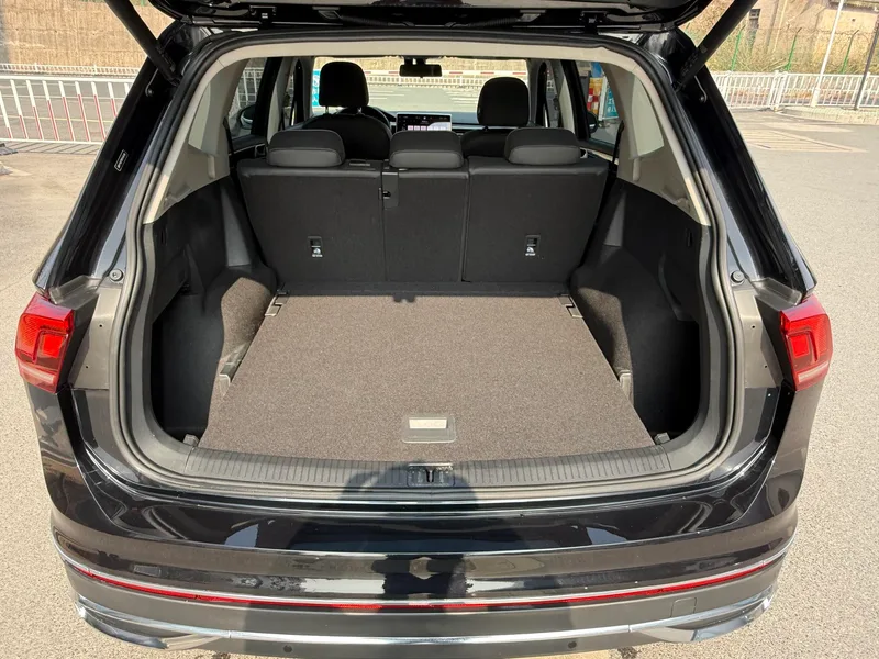 Volkswagen Tiguan L 2023 330TSI Versión de disfrute inteligente con tracción en dos ruedas interior foto 13 Volkswagen Tiguan L 2023 330TSI Versión de disfrute inteligente con tracción en dos ruedas interior foto 13