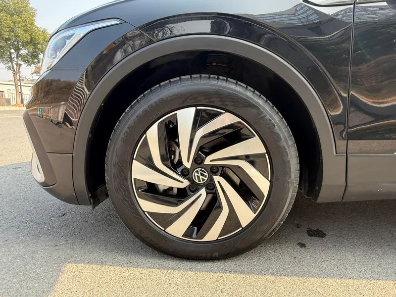 Volkswagen Tiguan L 2023 330TSI Versión de disfrute inteligente con tracción en dos ruedas interior foto 17 Volkswagen Tiguan L 2023 330TSI Versión de disfrute inteligente con tracción en dos ruedas interior foto 17