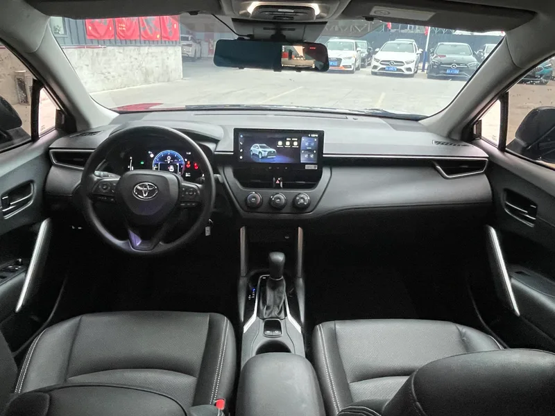 Toyota Corolla Cross 2023 2.0L CVT Version avant-gardiste intérieur photo 6 Toyota Corolla Cross 2023 2.0L CVT Version avant-gardiste intérieur photo 6