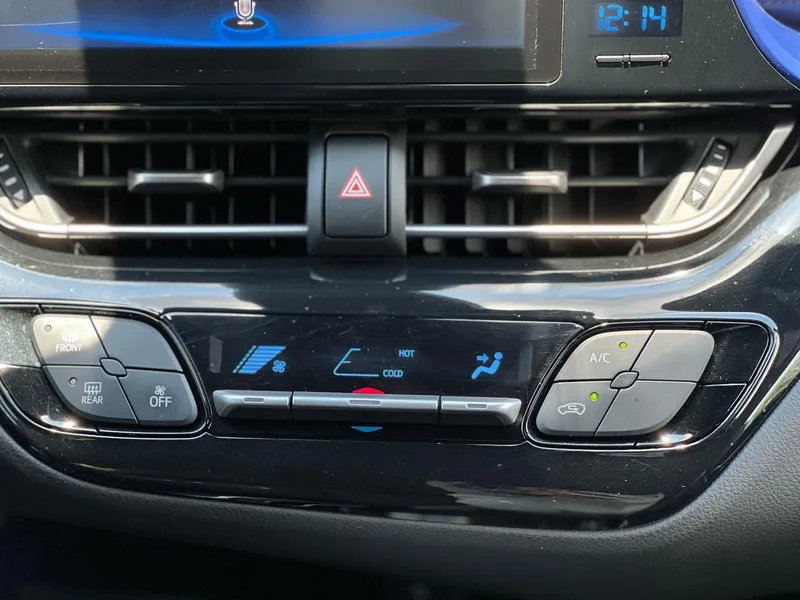 Toyota C-HR 2018 2.0L Cool Leader Edition État VI intérieur photo 15