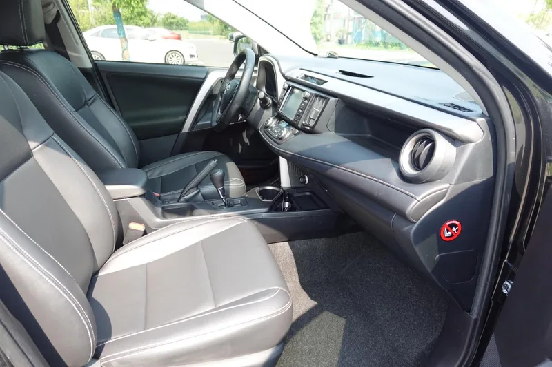 Toyota RAV4 2019 2.0L CVT Two-Drive Fashion Edition Country VI interior photo 13 Toyota RAV4 2019 2.0L CVT Two-Drive Fashion Edition Country VI interior photo 13