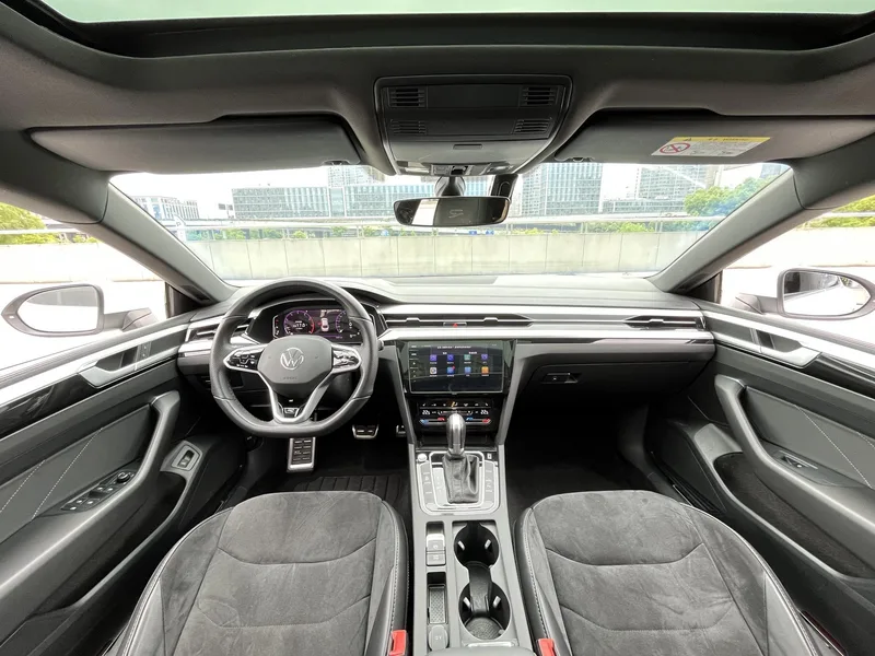 Volkswagen CC 2021 330TSI Version éblouissante intérieur photo 8 Volkswagen CC 2021 330TSI Version éblouissante intérieur photo 8