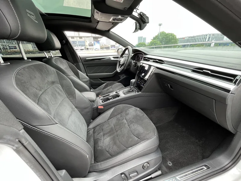Volkswagen CC 2021 330TSI Version éblouissante intérieur photo 11 Volkswagen CC 2021 330TSI Version éblouissante intérieur photo 11