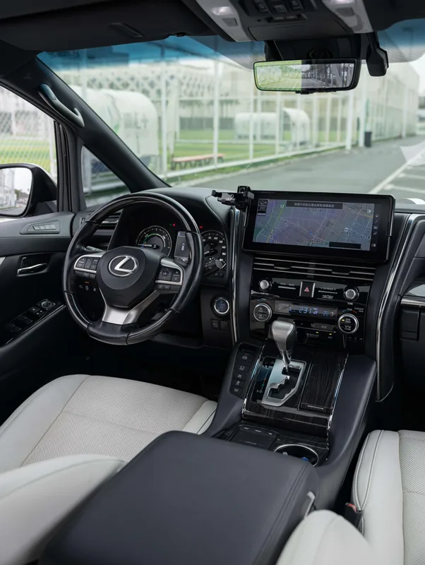 Lexus LM 2020 300h E-Four Seven Elegant Edition interior photo 11 Lexus LM 2020 300h E-Four Seven Elegant Edition interior photo 11