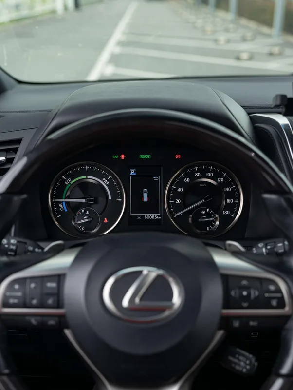 Lexus LM 2020 300h E-Four Seven Elegant Edition interior photo 13 Lexus LM 2020 300h E-Four Seven Elegant Edition interior photo 13