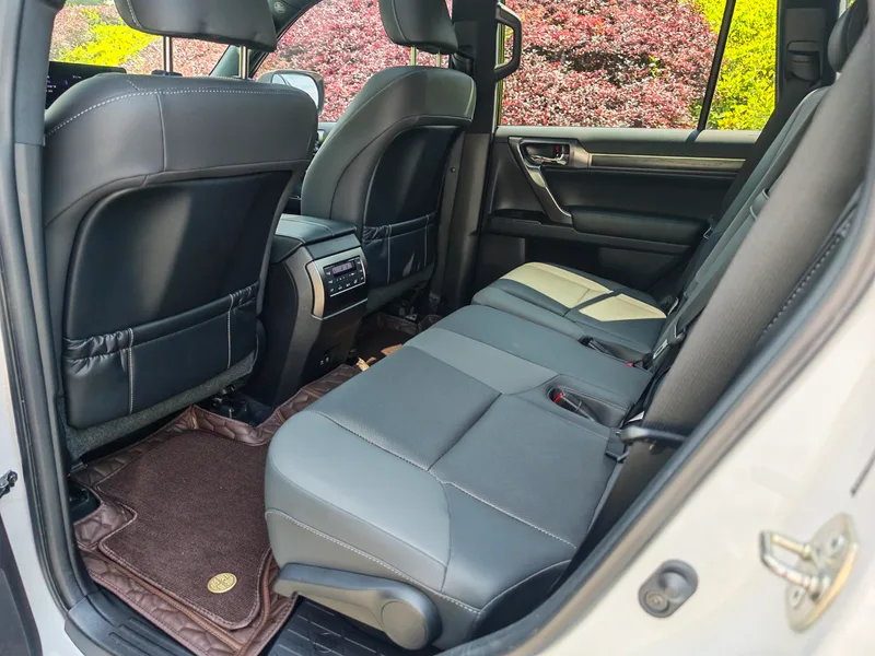 Lexus GX 2022 4.6L Automatic Four-wheel drive 7 seat parallel import interior photo 10 Lexus GX 2022 4.6L Automatic Four-wheel drive 7 seat parallel import interior photo 10