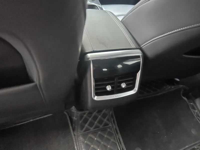 Chery Tiggo 8 PLUS 2021 290TGDI DCT Pride Edition interior photo 10 Chery Tiggo 8 PLUS 2021 290TGDI DCT Pride Edition interior photo 10
