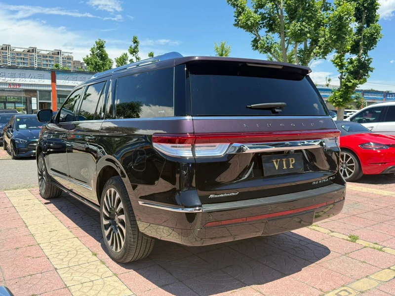 Lincoln Navigator 2022 3.5T Первый пилот интерьер фото 20 Lincoln Navigator 2022 3.5T Первый пилот интерьер фото 20