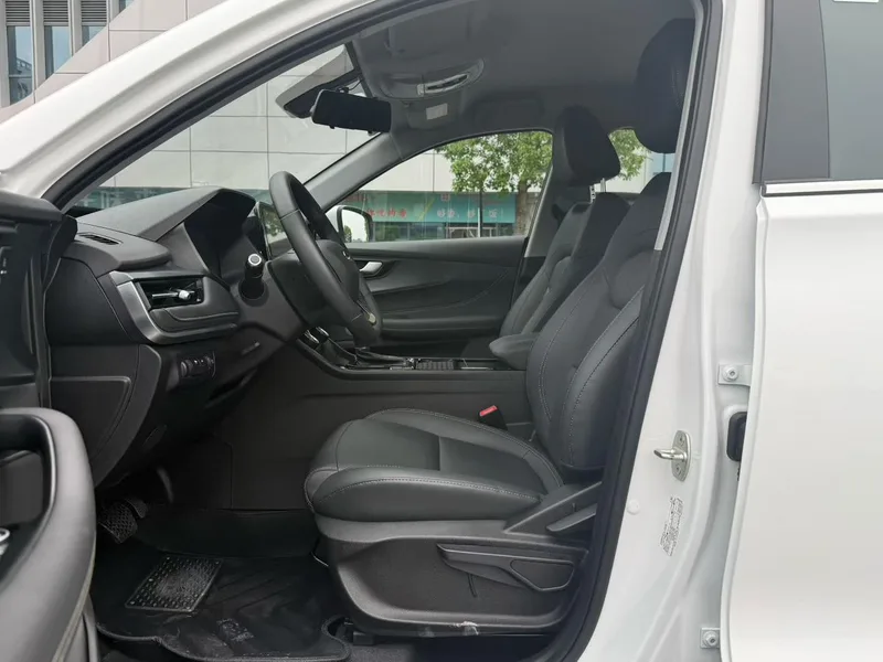 Chery Tiggo 5x 2025 High-energy version 1.5T CVT Comfortable exterior photo 4 Chery Tiggo 5x 2025 High-energy version 1.5T CVT Comfortable exterior photo 4