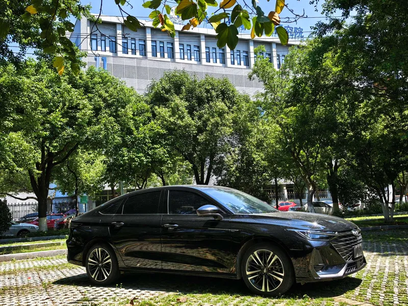 Chery Arrizo 8 2023 Versión de alta energía 2.0T DCT Imperial exterior foto 3 Chery Arrizo 8 2023 Versión de alta energía 2.0T DCT Imperial exterior foto 3