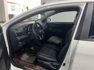 Toyota Yaris L 2022 Chispeante X 1.5L CVT Liderar PLUS Edición interior foto 7 Toyota Yaris L 2022 Chispeante X 1.5L CVT Liderar PLUS Edición interior foto 7