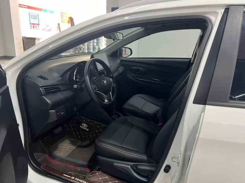 Toyota Yaris L 2022 Chispeante X 1.5L CVT Liderar PLUS Edición interior foto 7 Toyota Yaris L 2022 Chispeante X 1.5L CVT Liderar PLUS Edición interior foto 7