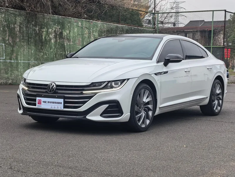 Volkswagen CC 2021 380TSI Versión llamativa exterior foto 1 Volkswagen CC 2021 380TSI Versión llamativa exterior foto 1