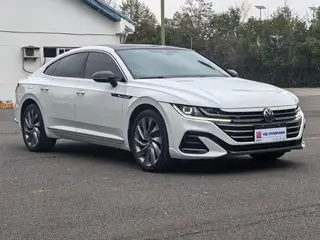 Volkswagen CC 2021 380TSI Versión llamativa exterior foto 3 Volkswagen CC 2021 380TSI Versión llamativa exterior foto 3