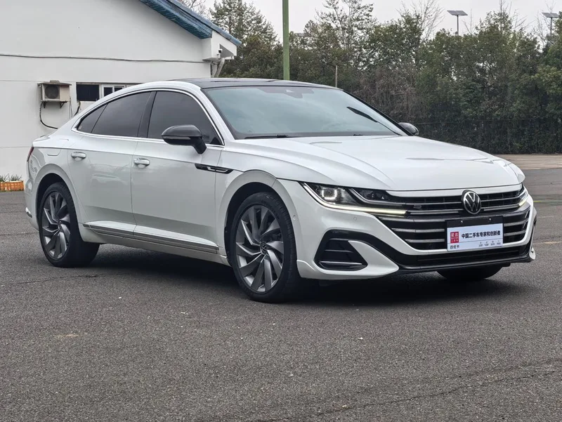 Volkswagen CC 2021 380TSI Versión llamativa exterior foto 3 Volkswagen CC 2021 380TSI Versión llamativa exterior foto 3
