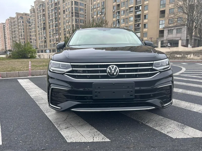 Volkswagen Tiguan L 2025 Excepcional 330TSI Dos tracciones R-Line Edición Long Yao exterior foto 2 Volkswagen Tiguan L 2025 Excepcional 330TSI Dos tracciones R-Line Edición Long Yao exterior foto 2