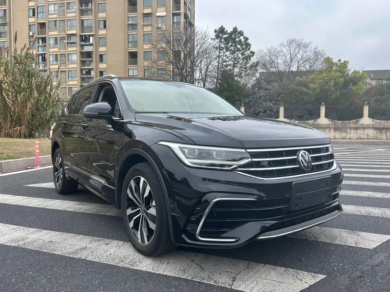 Volkswagen Tiguan L 2025 Excepcional 330TSI Dos tracciones R-Line Edición Long Yao exterior foto 3 Volkswagen Tiguan L 2025 Excepcional 330TSI Dos tracciones R-Line Edición Long Yao exterior foto 3