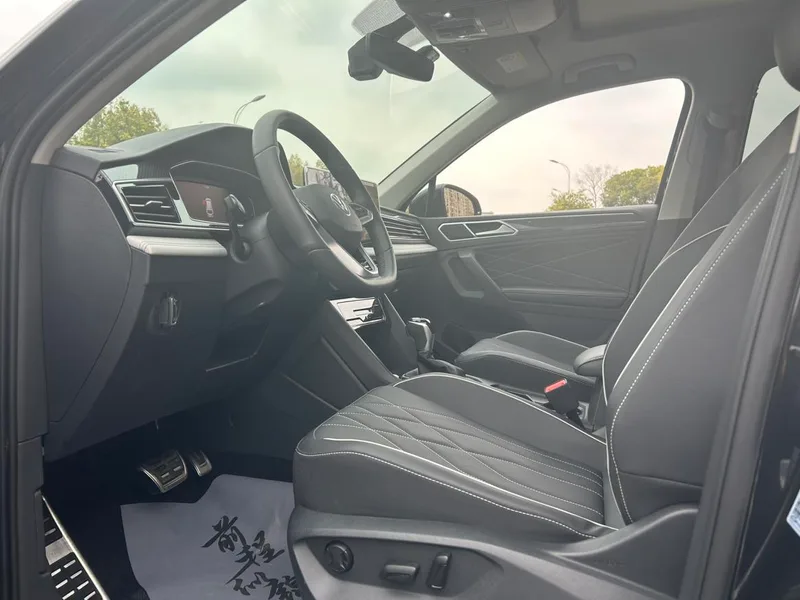 Volkswagen Tiguan L 2025 Excepcional 330TSI Dos tracciones R-Line Edición Long Yao exterior foto 4 Volkswagen Tiguan L 2025 Excepcional 330TSI Dos tracciones R-Line Edición Long Yao exterior foto 4